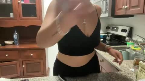 prettyyykittyyy22 online show from October 31, 12:22 am