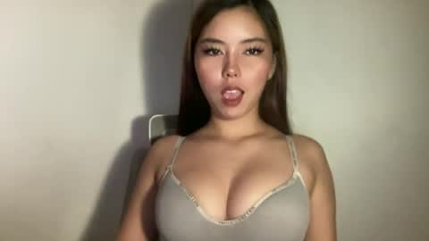 Snapshot of pricelessbeautyxxx chatting on July 6, 1:19 pm TINA online show from July 6, 1:19 pm