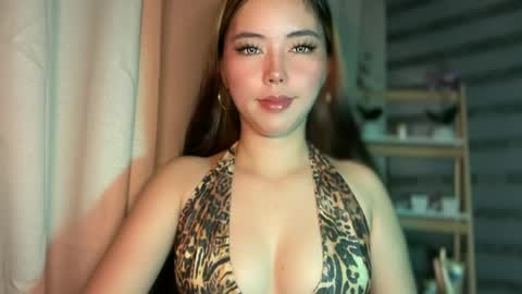 Snapshot of pricelessbeautyxxx chatting on August 3, 2:00 pm TINA online show from August 3, 2:00 pm