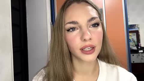 Amelia online show from November 14, 7:01 pm