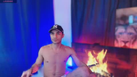 Snapshot of pridelgtbi chatting on October 30, 7:14 pm pridelgtbi online show from October 30, 7:14 pm