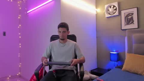 Snapshot of prince_arthur77 chatting on March 5, 1:06 pm prince_arthur77 online show from March 5, 1:06 pm