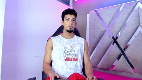 Snapshot of prince_arthur77 chatting on November 1, 4:31 pm prince_arthur77 online show from November 1, 4:31 pm