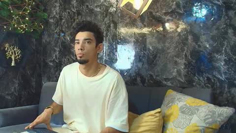 Snapshot of prince_arthur77 chatting on November 18, 2:43 pm prince_arthur77 online show from November 18, 2:43 pm