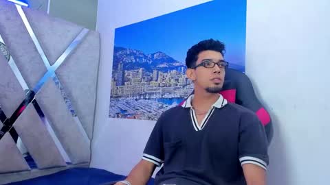 Snapshot of prince_arthur77 chatting on December 4, 3:10 pm prince_arthur77 online show from December 4, 3:10 pm