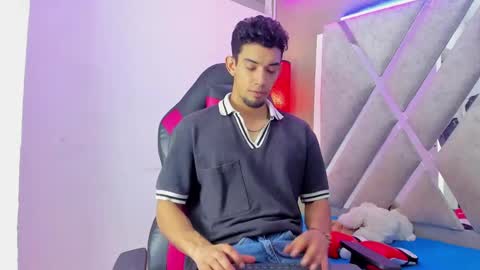 prince_arthur77 online show from December 19, 2:24 pm