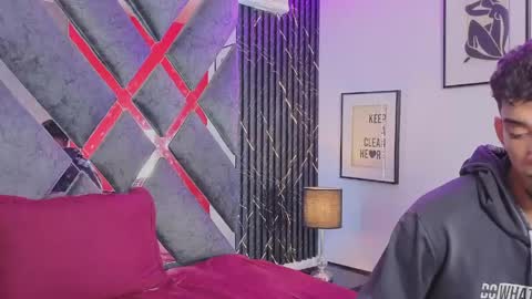 prince_arthur77 online show from April 28, 12:21 pm