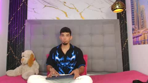 prince_arthur77 online show from May 3, 1:28 pm