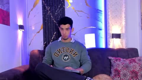 prince_arthur77 online show from May 6, 1:05 pm