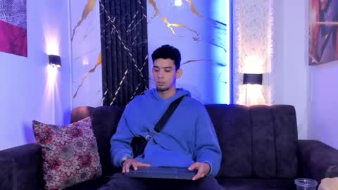 prince_arthur77 online show from May 8, 12:43 pm