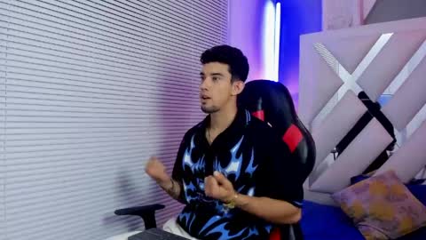 prince_arthur77 online show from May 10, 5:51 pm