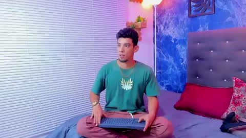 prince_arthur77 online show from May 14, 2:35 pm