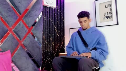 prince_arthur77 online show from May 19, 1:17 pm