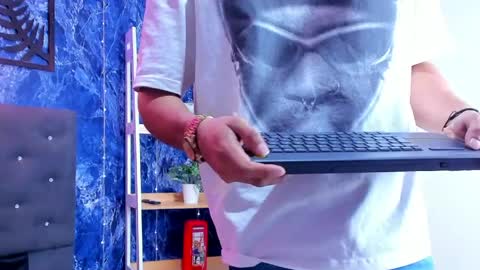prince_arthur77 online show from May 20, 1:17 pm