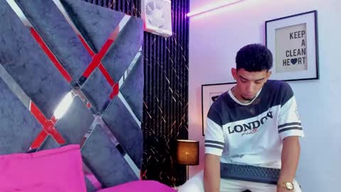 prince_arthur77 online show from May 21, 3:52 pm