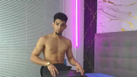 prince_arthur77 online show from May 30, 4:48 pm