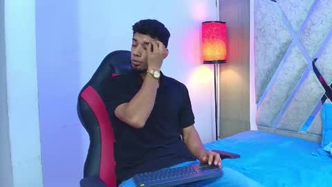 prince_arthur77 online show from June 2, 4:42 pm