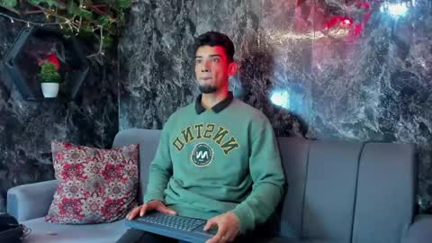 prince_arthur77 online show from June 3, 1:03 pm