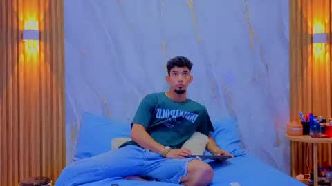 prince_arthur77 online show from June 9, 6:19 pm