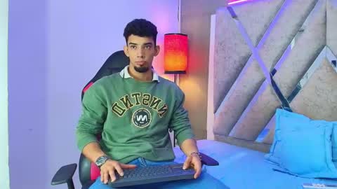 prince_arthur77 online show from June 10, 1:21 pm