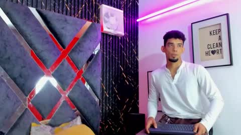 prince_arthur77 online show from June 11, 1:53 pm