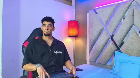 prince_arthur77 online show from June 12, 1:32 pm