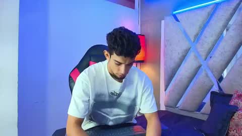 prince_arthur77 online show from June 16, 2:09 pm