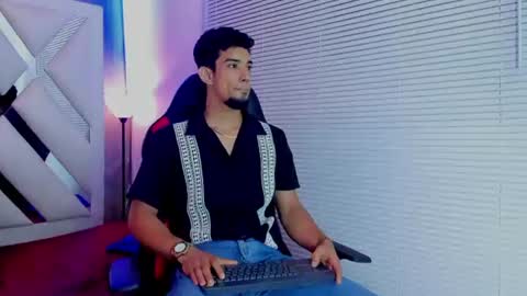 prince_arthur77 online show from June 18, 1:59 pm