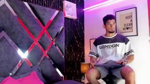 prince_arthur77 online show from June 19, 1:59 pm
