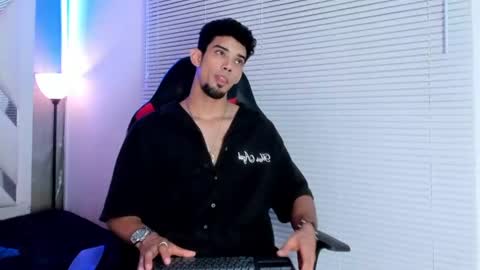 prince_arthur77 online show from June 23, 8:40 pm