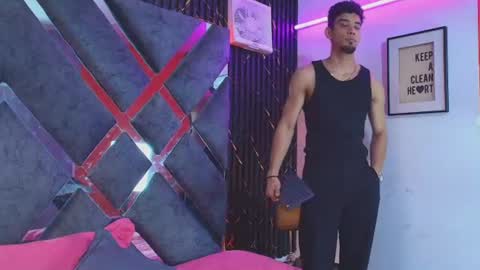 prince_arthur77 online show from June 24, 1:21 pm