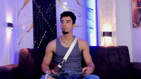 prince_arthur77 online show from June 26, 1:59 pm