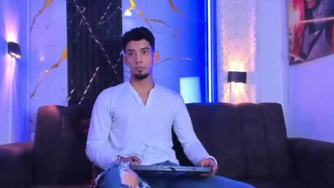 prince_arthur77 online show from July 2, 3:29 pm