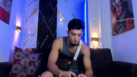 prince_arthur77 online show from July 3, 1:39 pm