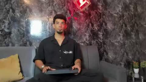 prince_arthur77 online show from July 8, 1:59 pm