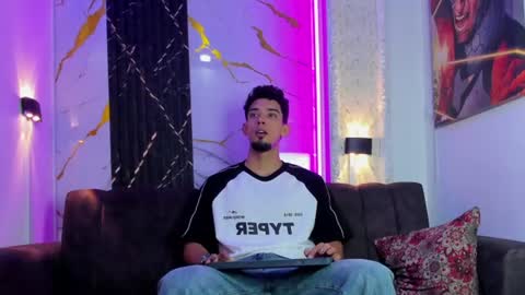 prince_arthur77 online show from July 12, 4:31 pm