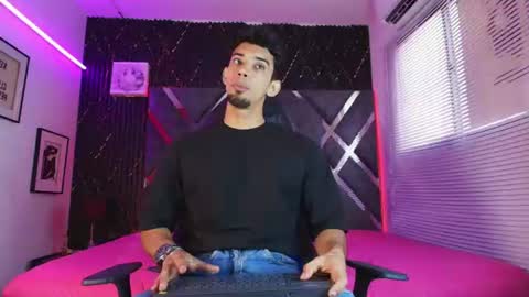 prince_arthur77 online show from July 28, 2:13 pm