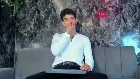 prince_arthur77 online show from July 30, 2:27 pm