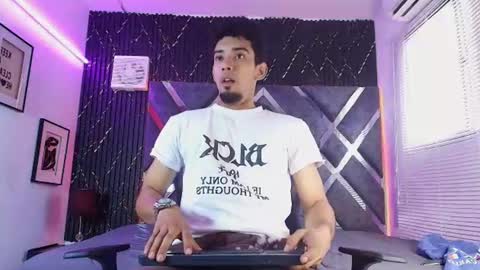 prince_arthur77 online show from August 1, 1:21 pm