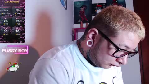 Snapshot of prince_ftm1 chatting on February 2, 10:39 pm Prince online show from February 2, 10:39 pm