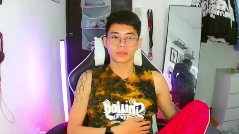Snapshot of prince_harrison chatting on May 22, 3:17 pm prince_harrison online show from May 22, 3:17 pm