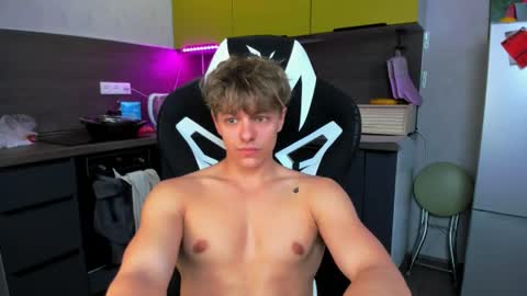 Snapshot of prince_nik chatting on June 25, 10:20 am prince online show from June 25, 10:20 am