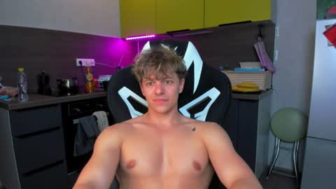 Snapshot of prince_nik chatting on June 28, 6:47 pm prince online show from June 28, 6:47 pm