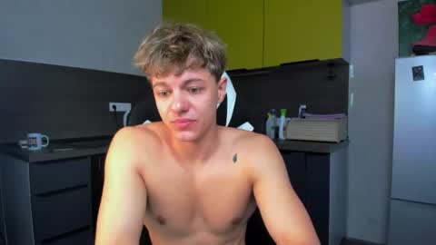 Snapshot of prince_nik chatting on July 7, 9:24 am prince online show from July 7, 9:24 am