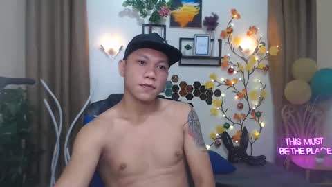 Snapshot of princenavheen chatting on November 16, 8:58 pm Prince online show from November 16, 8:58 pm