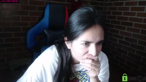Snapshot of princesa_leia_zathur chatting on May 4, 11:23 pm Leia online show from May 4, 11:23 pm