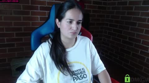 Snapshot of princesa_leia_zathur chatting on May 5, 9:23 pm Leia online show from May 5, 9:23 pm