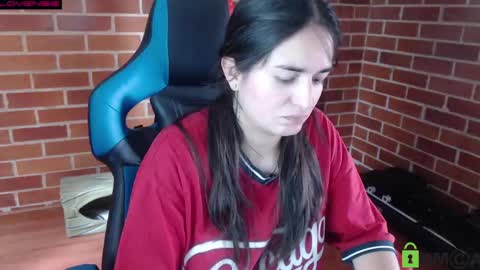 Snapshot of princesa_leia_zathur chatting on June 4, 3:18 pm Leia online show from June 4, 3:18 pm