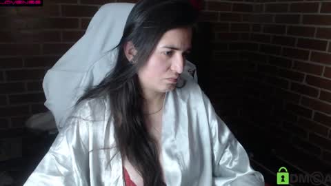 Snapshot of princesa_leia_zathur chatting on June 18, 12:33 am Leia online show from June 18, 12:33 am