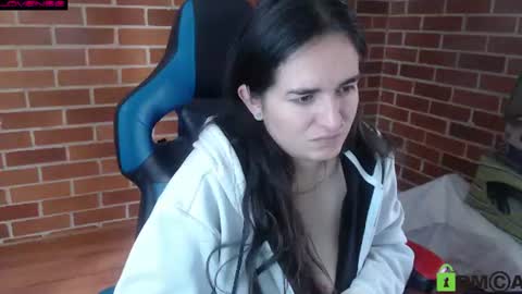 Snapshot of princesa_leia_zathur chatting on June 19, 1:37 pm Leia online show from June 19, 1:37 pm